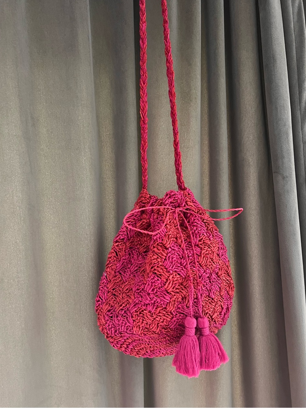 Urban Outfitters Bermuda Bucket Crossbody Bag Pink Orange Raffia Tassel One Size